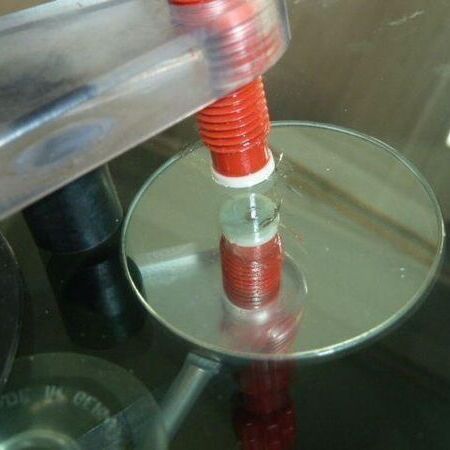 Der Steinschlag-Ausbesserungsprozess beginnt